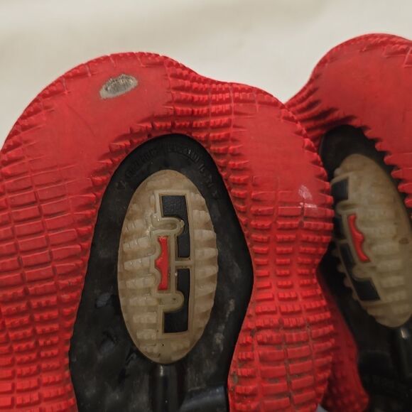 Lebron 19 Low men's 8 - Picture 7 of 8